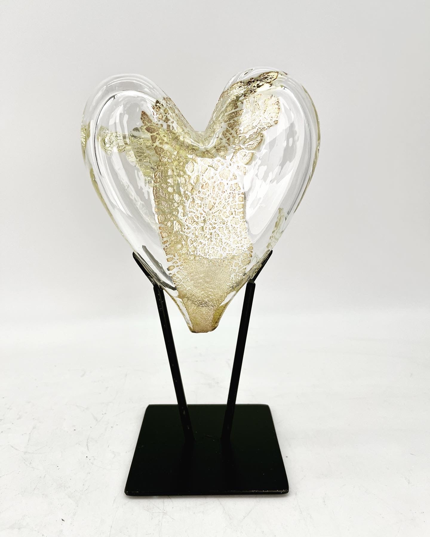 Glashjärta på stativ - Glasskulptur - Heta Hyttan